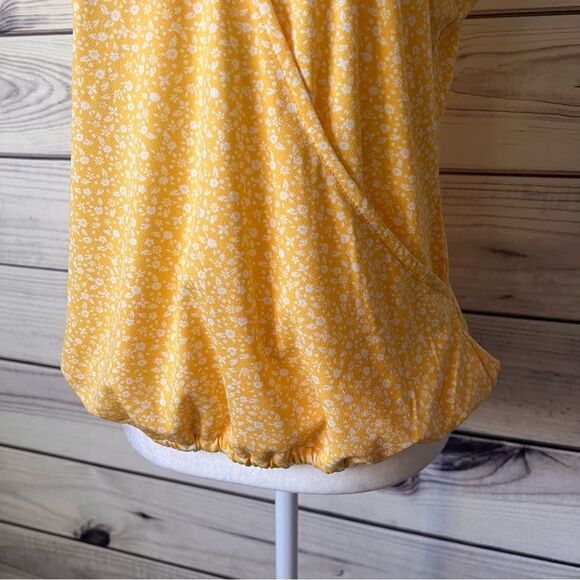 Adrianna Papell Yellow Floral Short Sleeve Wrap Blouse - Picture 4 of 7